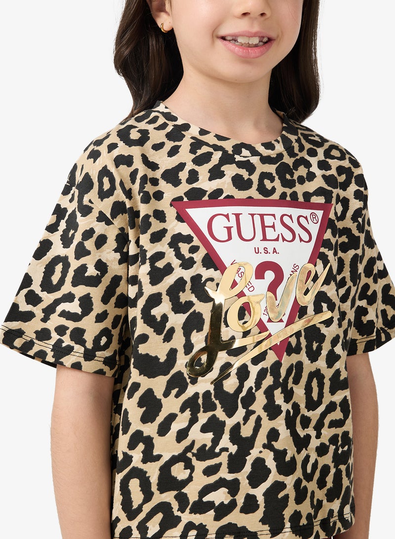 جس تيشيرت للأطفال بياقة دائرية وشعار مطبوع - Image 3